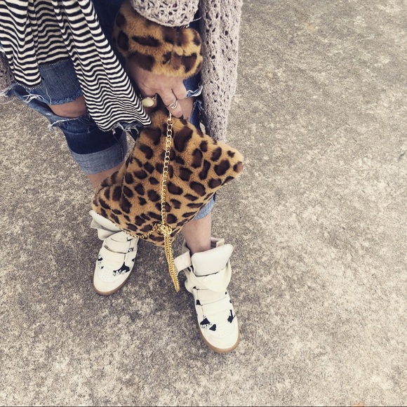 🔥HP!🔥Leopard Faux Fur Clutch/Cross w/ Fur Cuff